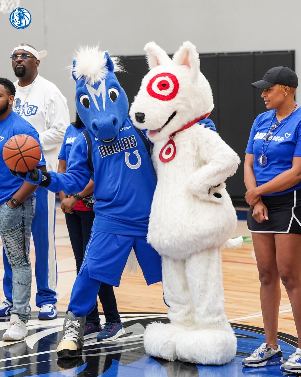Our Club Maverick Members and entertainment teams came together to give back 💙 A great day of teamwork and community!

<a href="/Target/">Target</a> // #MFFL