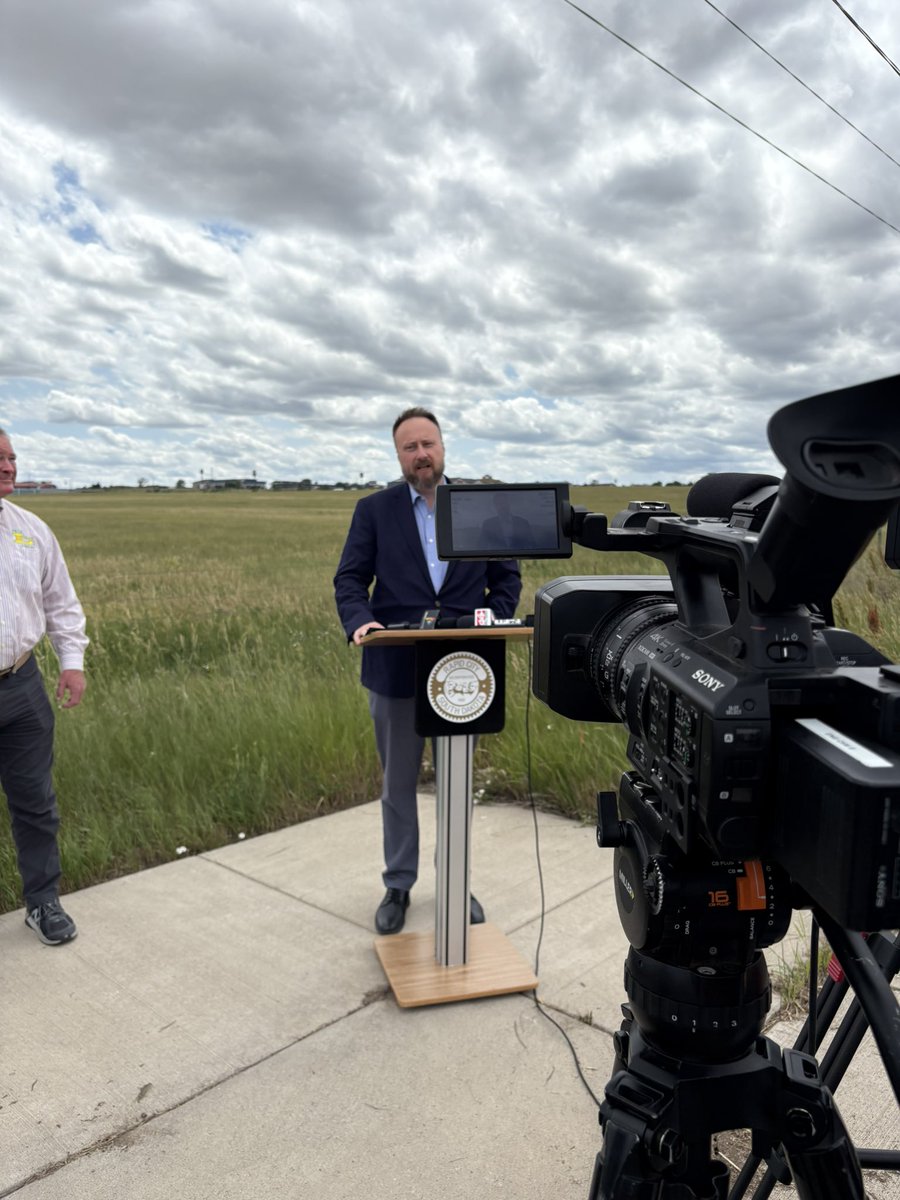 Noah Miller (@noahmillertv) on Twitter photo Rapid City Mayor Jason Salamun announcing the location of the New sports complex.
#rapidcity <a href="/kotatweets/">KOTA Territory News</a> Rapid City Mayor Jason Salamun announcing the location of the New sports complex.
#rapidcity <a href="/kotatweets/">KOTA Territory News</a>