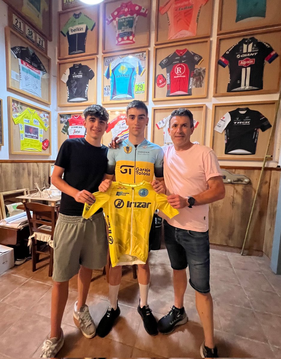 Eskerrik asko <a href="/urkaregiiiii/">Eñaut</a> 👑👑
Opari latza!!!
Santuayua hazten ziek!!!