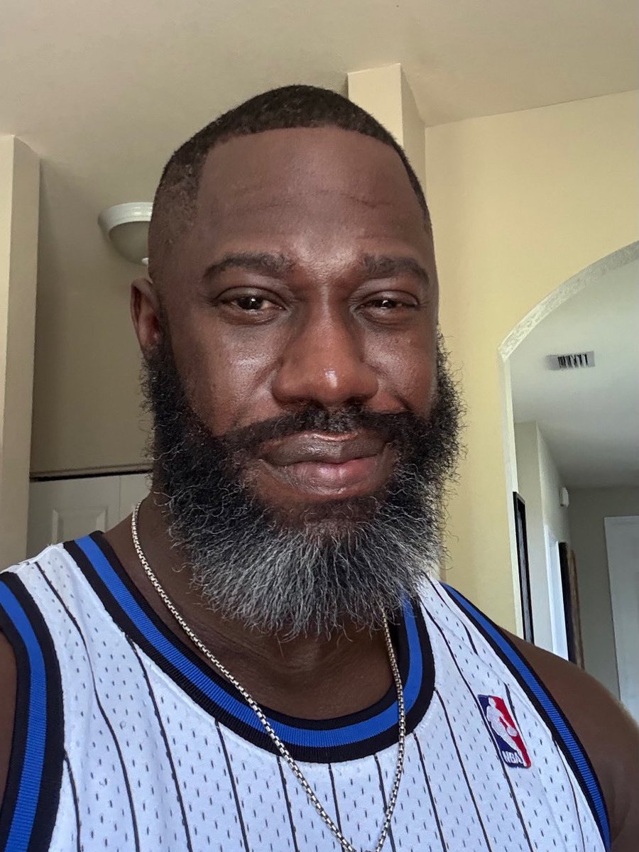 BlackbullMuscle's tweet photo. Beard game Strong!💪🏾😉 #muscle #muscledaddy #blackdaddy #skincare #model #manover40 #bodybuilding #fitnessaddict #workoutmotivation #bearded #muscleup #fitnessmotivation #beard #beardstyle #beards #beardgang #beardsofinstagram #haircut #beardedmen #hair #style #fade #instagood #beardlove #hairstyle