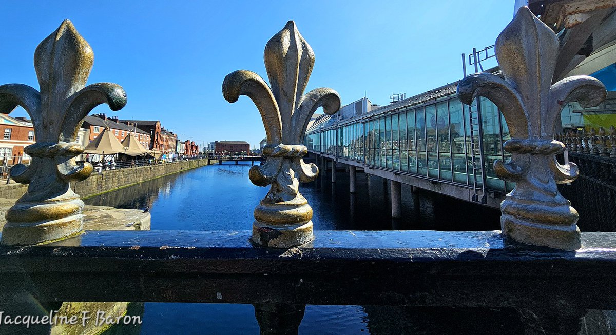 Fleur-de-lis at Princes Quay! Just look at that sky! 😍 💙 Gorgeous #Hull