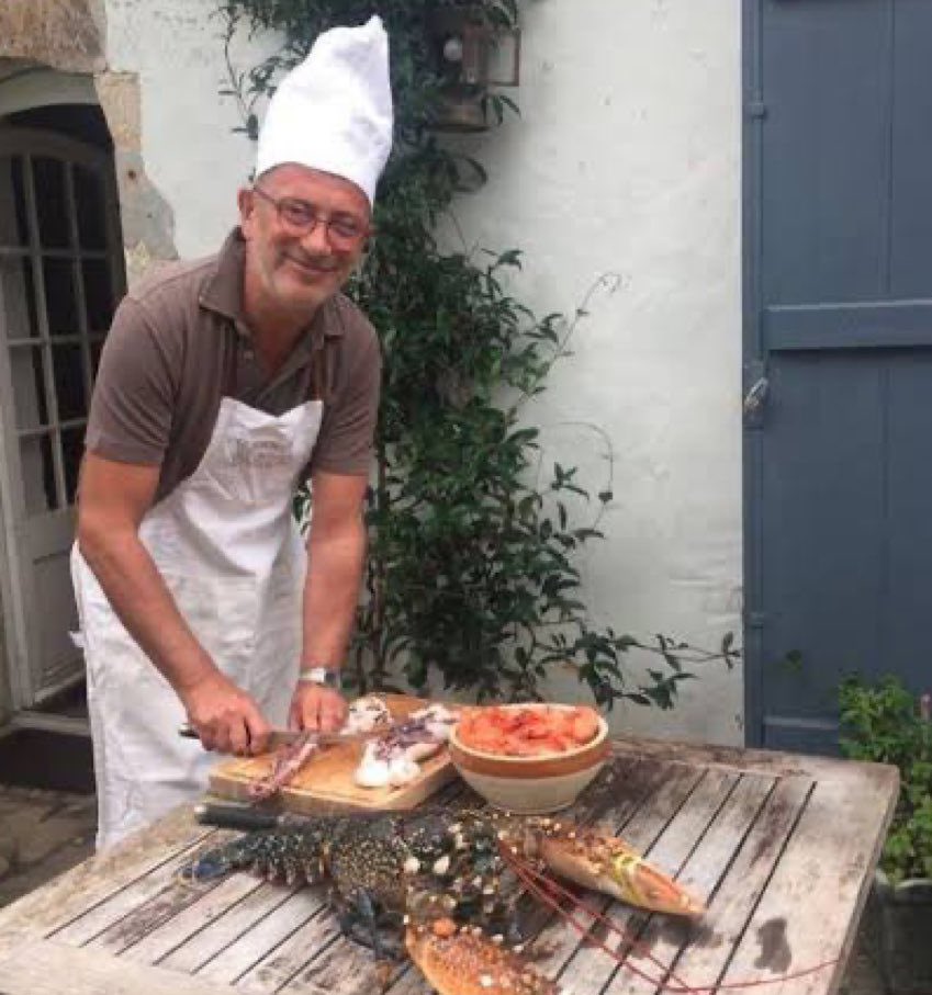 Her fırsatta milleti, devleti, devlet büyüklerini hedef alan ve milletin değerlerine hakaretler savuran sözde gazeteci Fatih Altaylı’nın skandallarından bazılarına bir bakalım