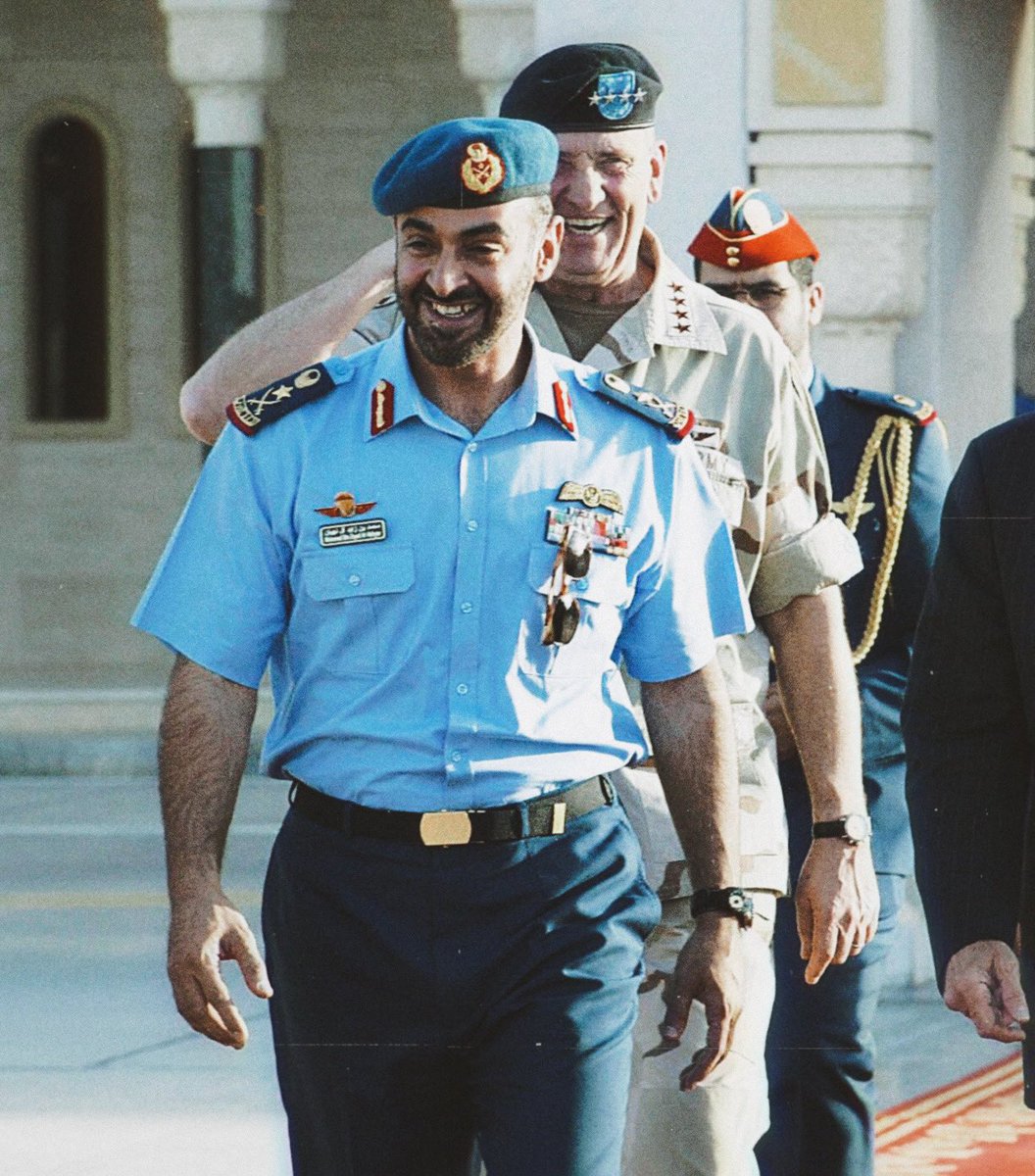 AFB2__'s tweet image. ما دام قائدنا بو خالد والله ما تهزوّن شعره مننا .

والله مايفرح بنا شمات 
وخشومنا تشم الهبايب 🇦🇪!
#محمد_بن_زايد 🤍🫡