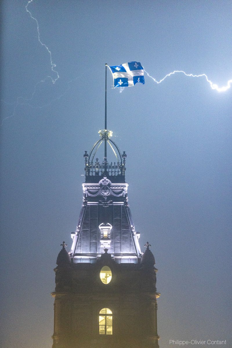 PeoContant's tweet image. La nature donne tout un spectacle ce soir à Québec.
#SansFiltre