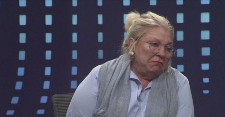#lavozargentina

"yo de chiquita imitaba a Shakira" 
¿Quien no hizo eso? Trae novedades querida