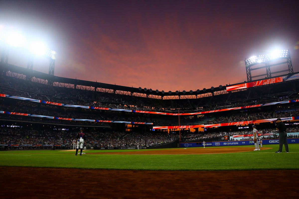 MLB's tweet image. Summer nights in the Citi 😍