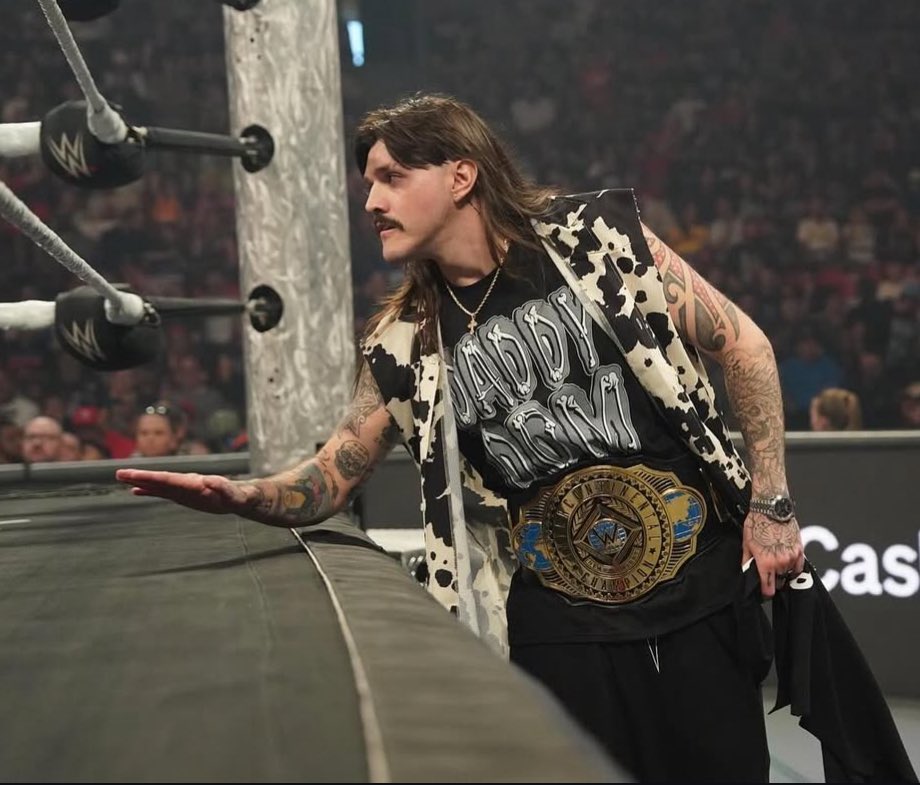 Adam Pearce announced Dominik Mysterio is injured.

Mysterio v Styles at Night of Champions is now off.

#WWERAW