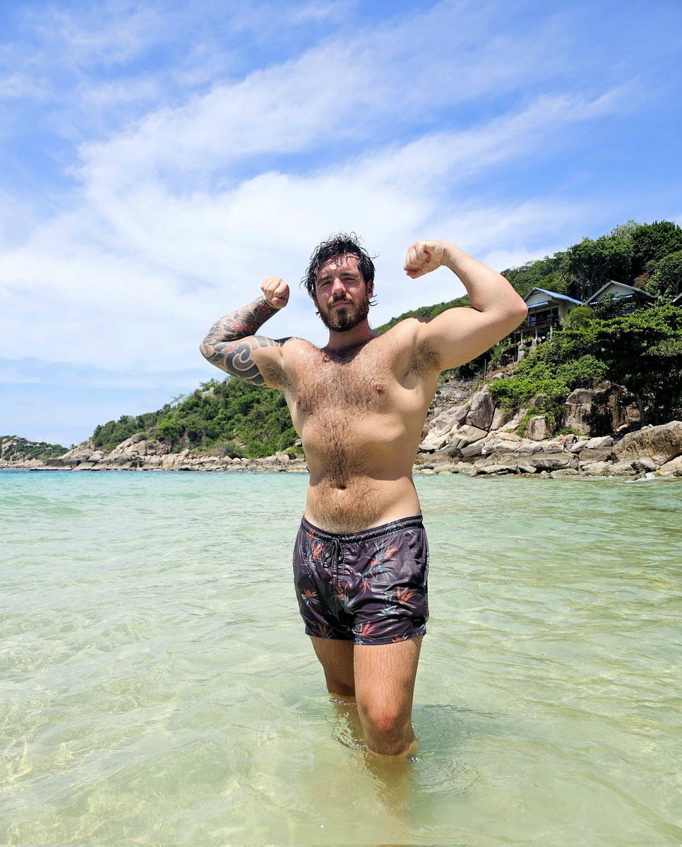 260 lbs of raw daddy energy

I am your finances Achilles heel 🤑