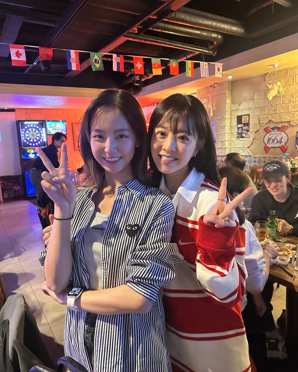 •kdm• 🔥 our unwritten seoul 🔥

park boyoung foto bareng sama cast yang bantu dia jadi peran kembar