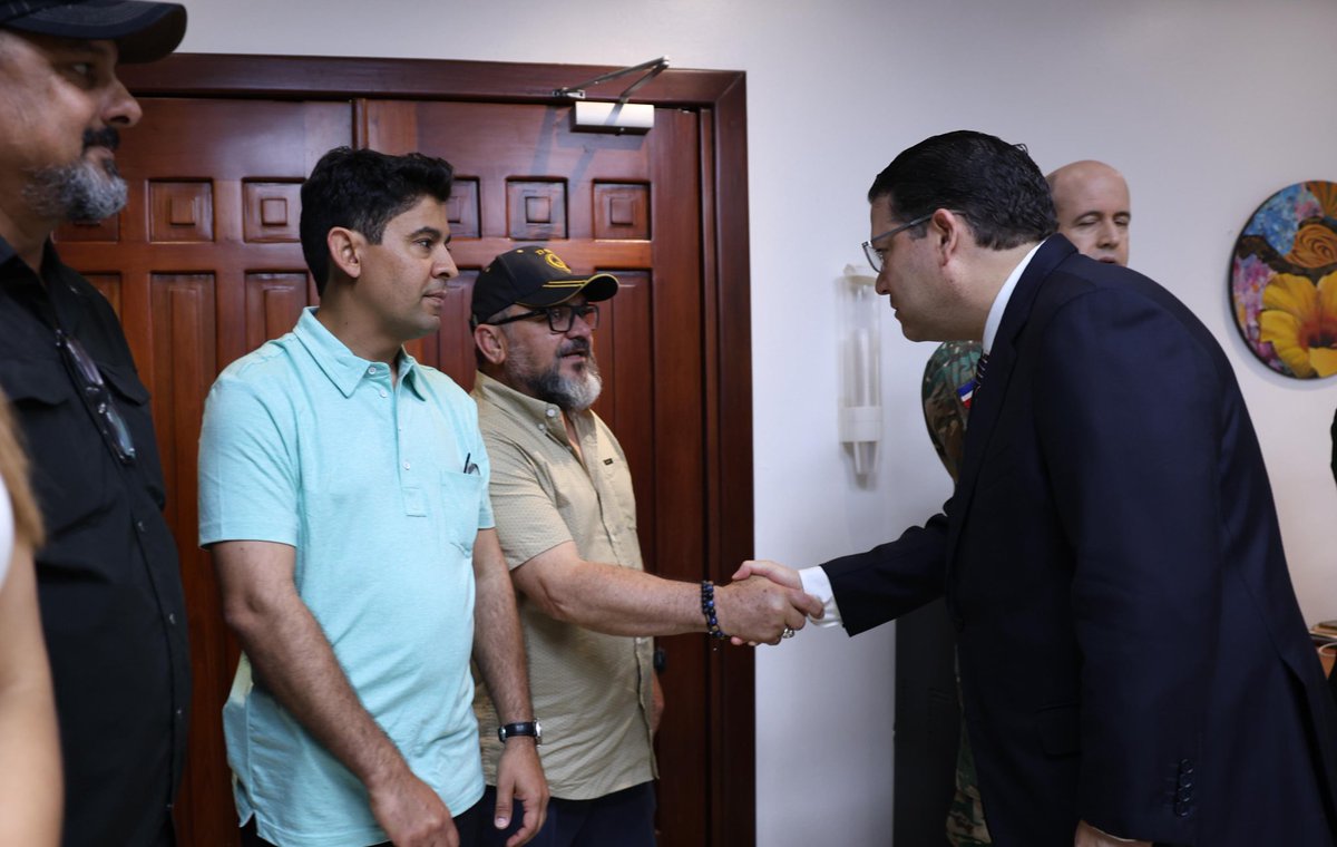 SanzLovaton's tweet photo. En @aduanard ya iniciamos los preparativos para recibir a los solicitantes preaprobados del programa #GlobalEntry, en una jornada organizada por @DFOSanJuan .

📍Las entrevistas se realizarán del 24 al 27 de junio, en la sede central, de 9:00 a. m. a 5:00 p. m.

Si ya recibiste tu confirmación de cita, nos vemos aquí.