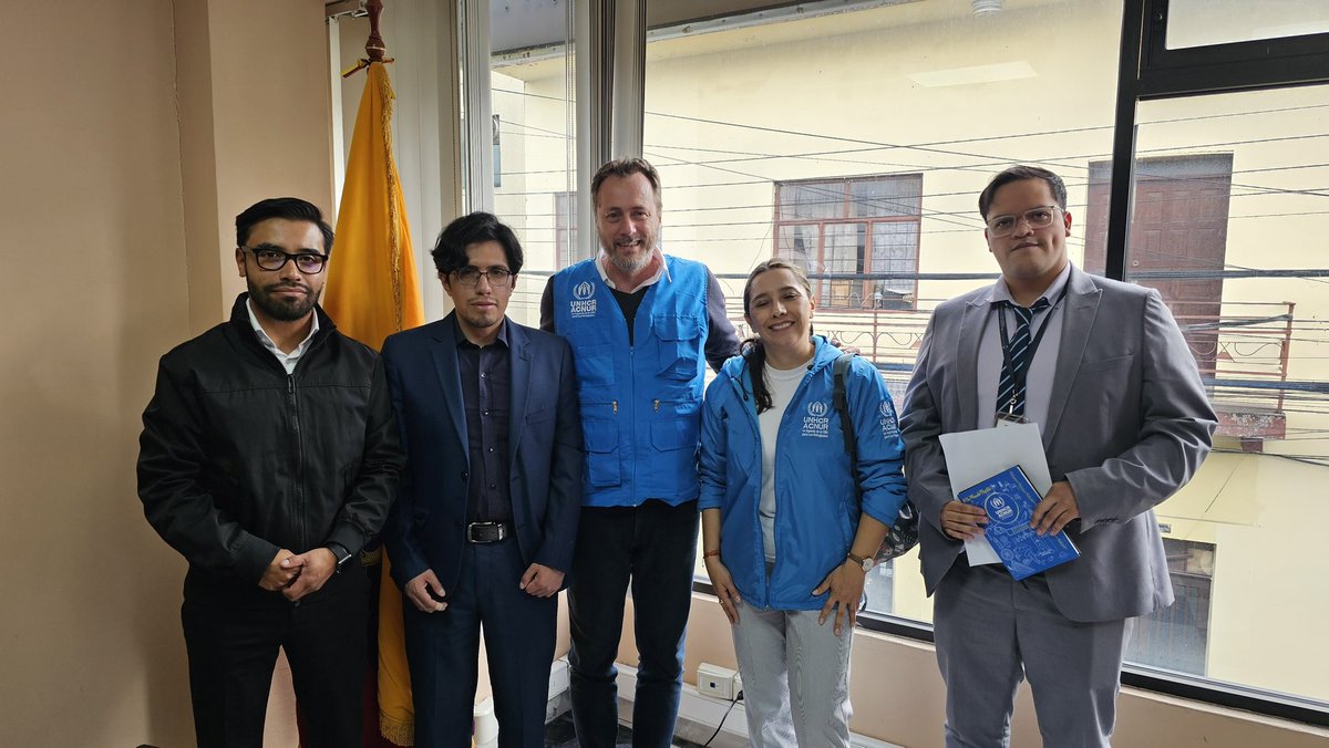 CancilleriaEcZ1 (@cancilleriaz1ec) on Twitter photo Federico Agusti, representante de <a href="/ACNUREcuador/">ACNUR Ecuador</a>, visitó las oficinas de <a href="/CancilleriaEc/">Cancillería del Ecuador 🇪🇨</a> en Tulcán.
Se abordó la situación actual de las personas en necesidad de protección internacional en la frontera norte y se reafirmó el compromiso de cooperación institucional. Federico Agusti, representante de <a href="/ACNUREcuador/">ACNUR Ecuador</a>, visitó las oficinas de <a href="/CancilleriaEc/">Cancillería del Ecuador 🇪🇨</a> en Tulcán.
Se abordó la situación actual de las personas en necesidad de protección internacional en la frontera norte y se reafirmó el compromiso de cooperación institucional.