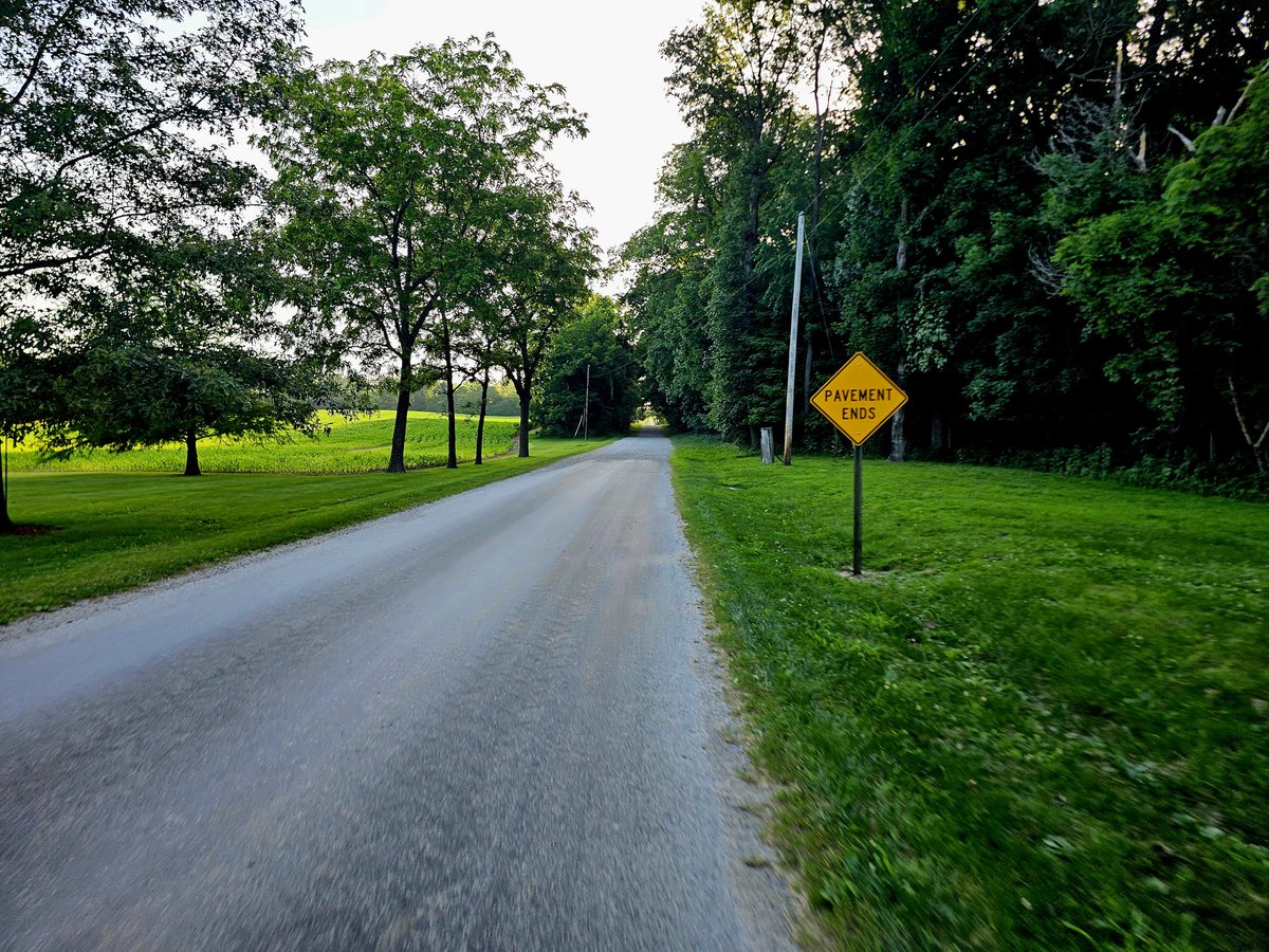 Super hot day for a ride. I've been doing my rides indoors on a Keiser M3 and needed to get outside. It's hard to stay hydrated and cool when it's this hot. Got nice photos of the Embarras River and a creek while taking some short breaks.
#gravelcycling
#heatwave 
#heattraining