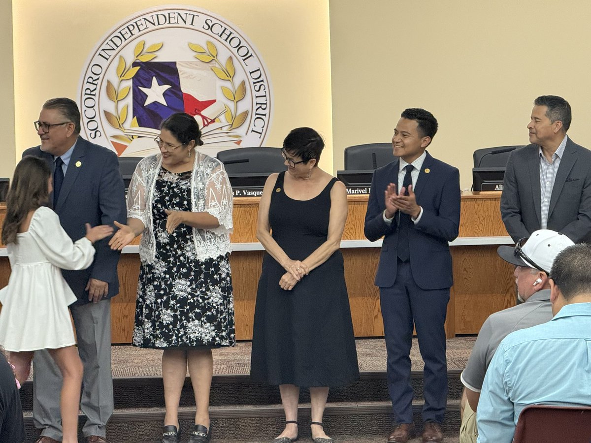 Congratulations to our STUCCO board for being honored by SISD board of trustees. They were recognized as  the Texas outstanding Student  Council. Go DBacks! ##Allin #CTEBrighterTogether💎 #WeLeadTX 🌵❤️