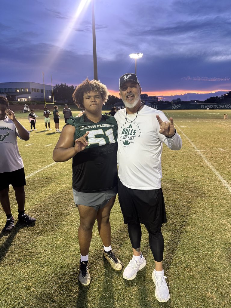 DarrenWhite2027's tweet image. Had an amazing time at USF and got to learn alot!!! Had amazing conversations with @DLineKP and @Coach_KCH @daubrey52 @trenchmenAC @JohnGarcia_Jr @BrianDohn247 @fbscout_florida @TomLoy247 @ChadSimmons_ @SWiltfong_ @On3Keith @OS_ChrisHays @coach_hadac @5StarFBRecruits @JonSantucci…