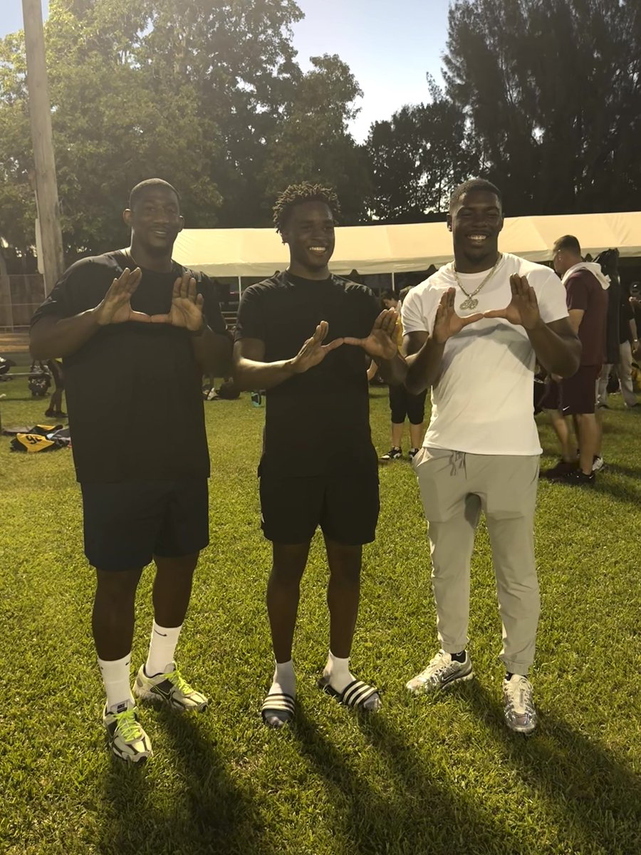 Raw Miami (@raw7v7) on Twitter photo Only a few hours committed and Jaylyn Jones is already linking up with Cane legends Kam Kinchens and Antrel Rolle 😂🔥
<a href="/antrelrolle26/">Antrel Rolle</a> <a href="/jj0nes4_/">Jaylyn Jones</a> <a href="/KKinchens5/">Kamren Kinchens⁵</a> Only a few hours committed and Jaylyn Jones is already linking up with Cane legends Kam Kinchens and Antrel Rolle 😂🔥
<a href="/antrelrolle26/">Antrel Rolle</a> <a href="/jj0nes4_/">Jaylyn Jones</a> <a href="/KKinchens5/">Kamren Kinchens⁵</a>