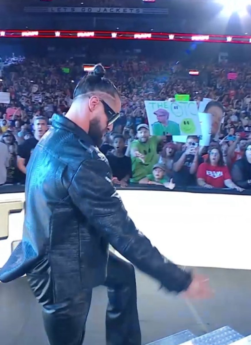 👀 #OTC #WWERaw #RawOnNetflix