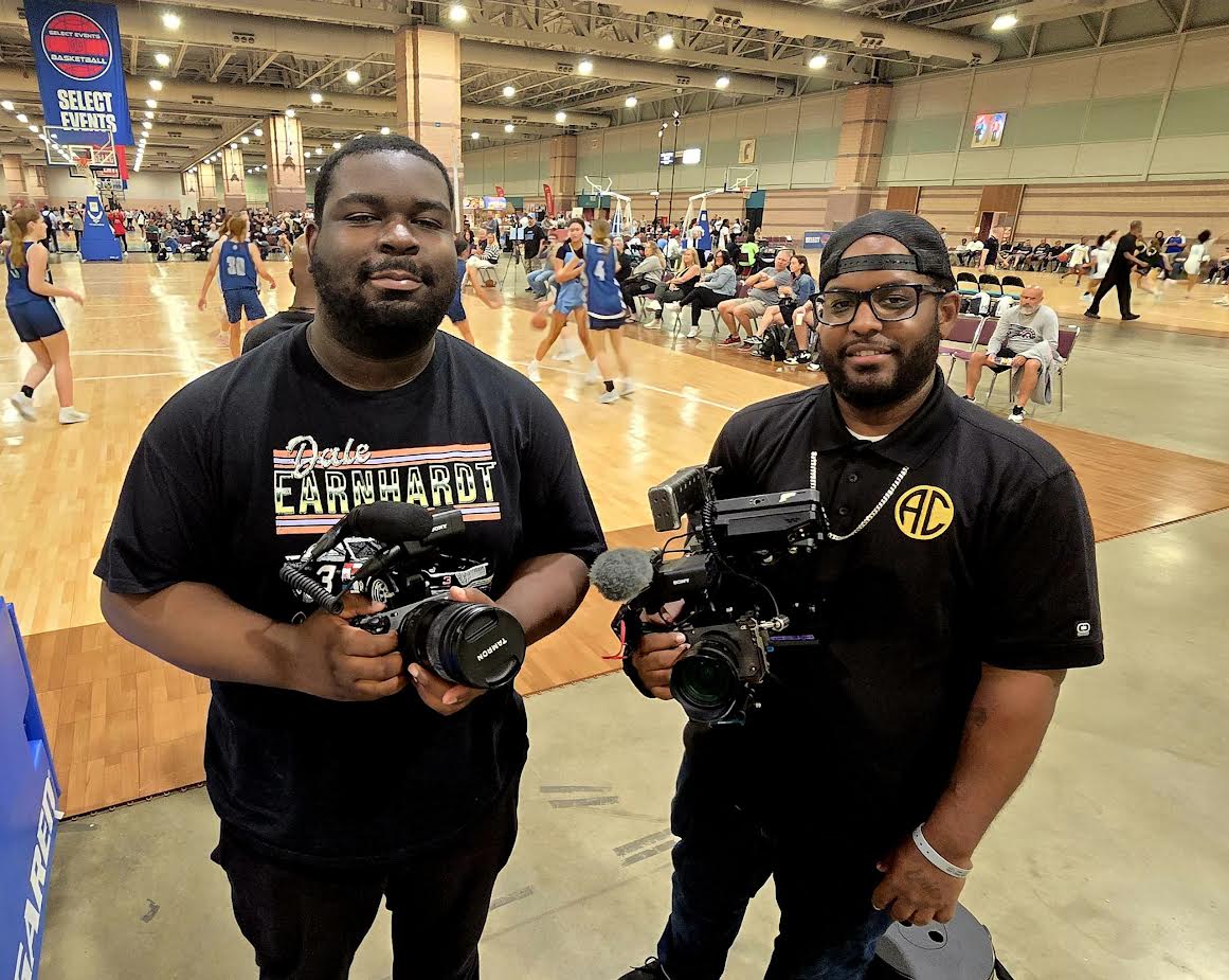NJ Ladies Hoops (@njladieshoops) on Twitter photo NJ Ladies Hoops "KINGS OF CAMERA'S" :
Arguably 2 of the most popular gents in any NJ gym (and beyond) with their calm, kind personalities and dazzling
results thru their lenses (camera & video) plus excellent
video skills
L - Girel Lewis - Owner/Founder of <a href="/brolylew/">Girel ‘Broly’ Lewis</a>
R - Eric NJ Ladies Hoops "KINGS OF CAMERA'S" :
Arguably 2 of the most popular gents in any NJ gym (and beyond) with their calm, kind personalities and dazzling
results thru their lenses (camera & video) plus excellent
video skills
L - Girel Lewis - Owner/Founder of <a href="/brolylew/">Girel ‘Broly’ Lewis</a>
R - Eric