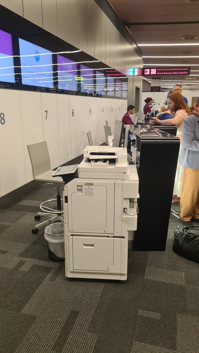 colmac3's tweet photo. 8 counters 2  staff. Shambles from "the World's Best Airline" https://t.co/iC5IcmYDvX
