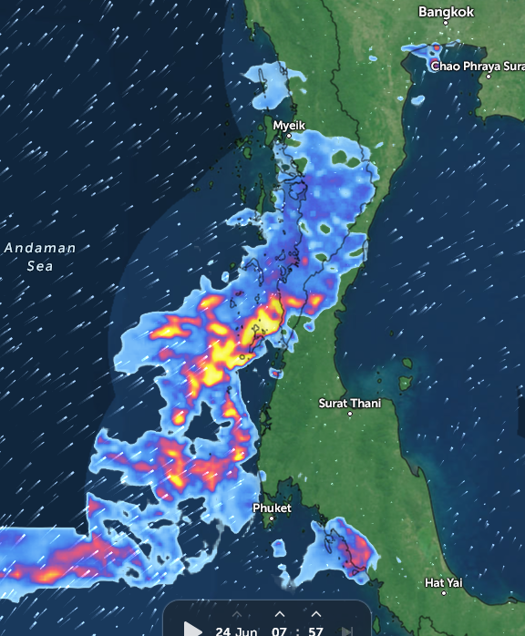 HelmutDuerrast's tweet photo. 24 Jun 25 07:57
RAIN (blue-red-yellow=higher intensity) for #Thailand #Bangkok and region; https://t.co/Cfj2vp2bHi with RAIN radar from https://t.co/6xsPTcYmf6
>#SWMonsoon
>RAIN from the west for the upper part of Southern Thailand
#Ranong #PhangNga #Phuket #Trang #Prachuap https://t.co/DjcTSSykyJ