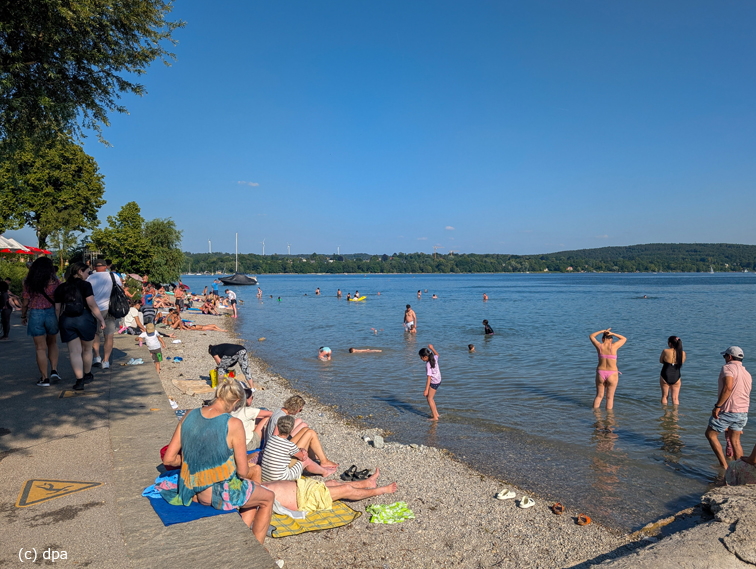 GermanyinWestjp's tweet image. 北海・バルト海と接するドイツ北部では海水温が低いながらも海水浴を楽しめますが、ドイツ南部では湖で水遊びを楽しめます😊
ミュンヘンから車で30分走ったところにあるFünfseelandは5つの湖の総称で、水遊びをする人々には人気のスポットです🏖️
…じゃぶんと水に飛び込みたいですね
