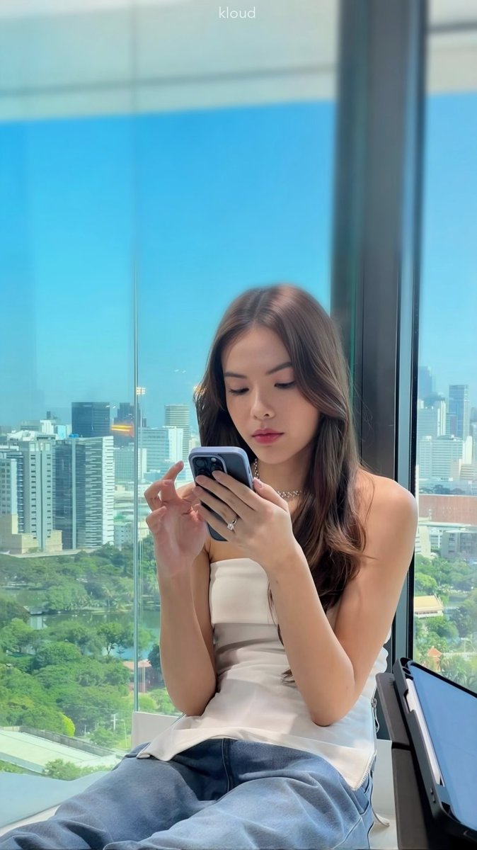 btflimy01's tweet photo. 《📱𝗣𝗵𝗼𝗻𝗲 𝗪𝗮𝗹𝗹𝗽𝗮𝗽𝗲𝗿 》ʙʏ ᴋʟᴏᴜᴅ

🏙☁️

#SonyaSaranphat 
#ซอนญ่าศรัณย์ภัทร์ 
#LMSY #ลูกหมีซอนญ่า https://t.co/qrwYxrwMEW