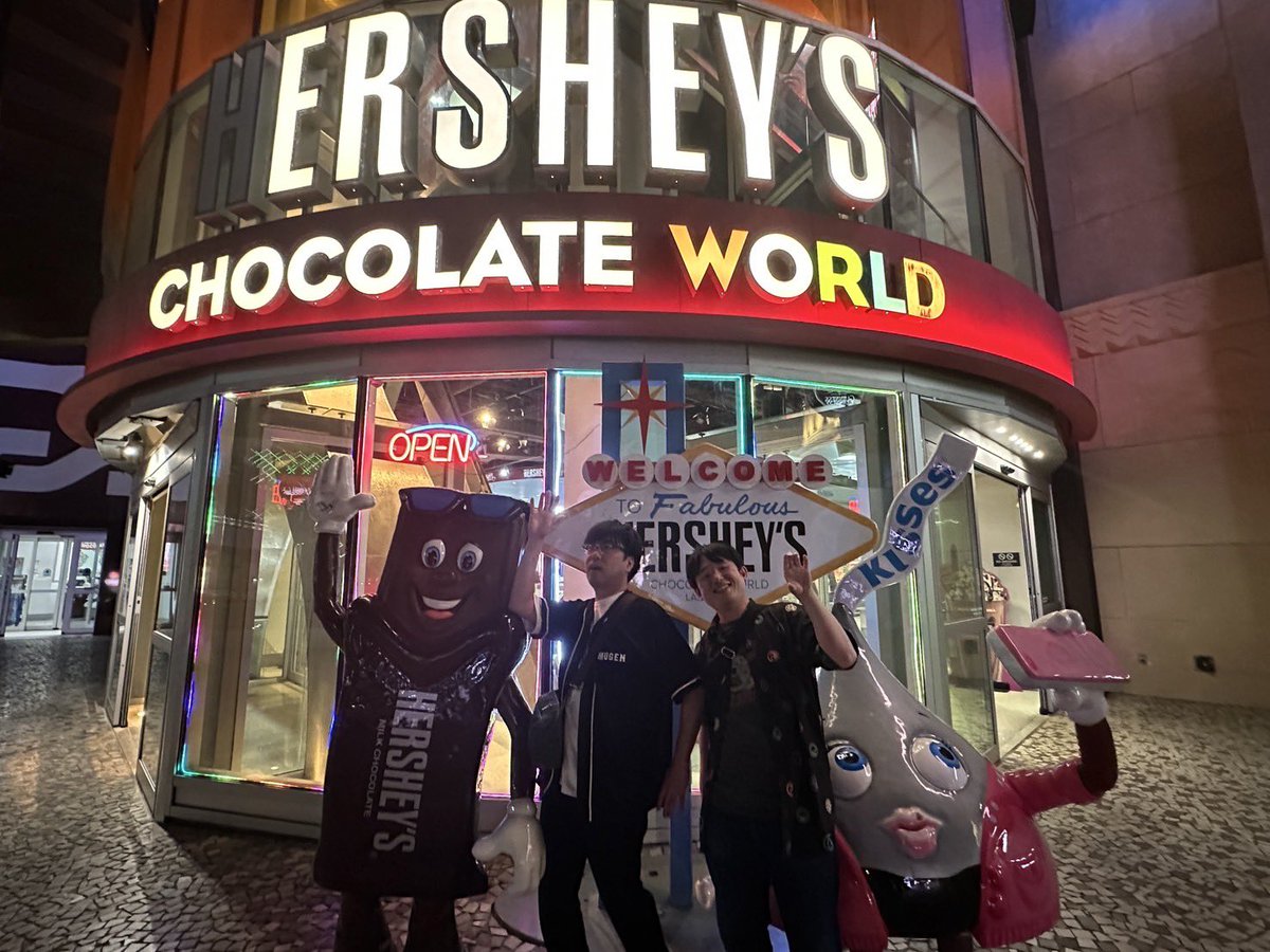 mugenmtg's tweet photo. ＼#ProTourFINALFANTASY／

マジックコン終了後は夜のラスベガスへ🌃
圧巻の噴水ショーも観ることができて大満足⛲️今から飛行機に乗ります✈️協賛いただきました皆様、お土産楽しみにしててください😊

#MUGEN #MTG #熊本 #マジックザギャザリング #MagicConLasVegas https://t.co/DO6qmZU1L4