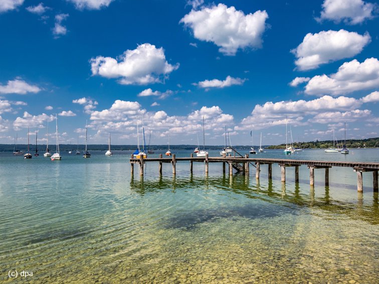 GermanyinWestjp's tweet image. 北海・バルト海と接するドイツ北部では海水温が低いながらも海水浴を楽しめますが、ドイツ南部では湖で水遊びを楽しめます😊
ミュンヘンから車で30分走ったところにあるFünfseelandは5つの湖の総称で、水遊びをする人々には人気のスポットです🏖️
…じゃぶんと水に飛び込みたいですね