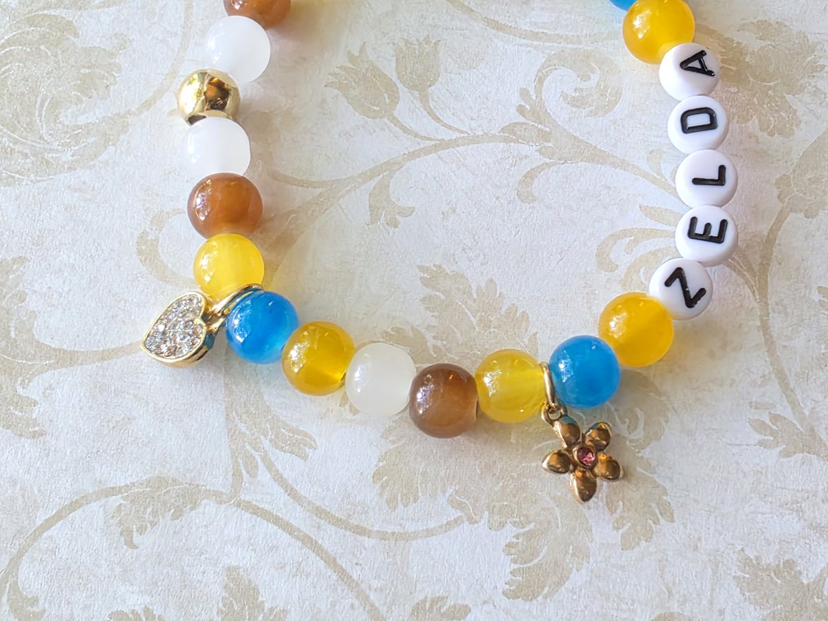 Ruby98781's tweet photo. #Zelda #BOTW #BreathoftheWild #TheLegendofZelda #jewelrygifts #JewelryLover #bracelet #glassbeads #beaded #EtsySeller #etsyfinds 

https://t.co/VhR0vCcu7s https://t.co/ByFscUF7Up