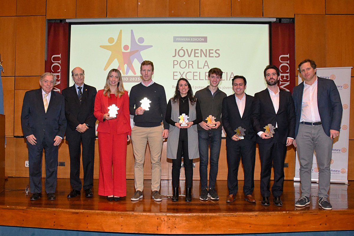 Matías Boela (@mboela) on Twitter photo ¡Me dieron una alegría enorme! Recibí el reconocimiento en Periodismo del Premio Jóvenes por la Excelencia del
<a href="/RotaryClubBA/">Rotary Club de Buenos Aires</a>. Más que excelencia, esto va de escuchar, insistir y contar historias que acerquen. Gracias al jurado, al Rotary, a @ucema, a <a href="/LANACION/">LA NACION</a>
y a mi familía! ¡Me dieron una alegría enorme! Recibí el reconocimiento en Periodismo del Premio Jóvenes por la Excelencia del
<a href="/RotaryClubBA/">Rotary Club de Buenos Aires</a>. Más que excelencia, esto va de escuchar, insistir y contar historias que acerquen. Gracias al jurado, al Rotary, a @ucema, a <a href="/LANACION/">LA NACION</a>
y a mi familía!