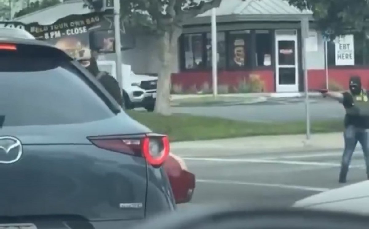 The Tennessee Holler (@thetnholler) on Twitter photo Itโs wild that in the video <a href="/DHSgov/">Homeland Security</a> posted in an effort to make the beating of an innocent landscaper (with 3 marine sons) seem justified thereโs a masked ice goon pointing a gun at a random car passing by and they donโt seem to think it matters at all Itโs wild that in the video <a href="/DHSgov/">Homeland Security</a> posted in an effort to make the beating of an innocent landscaper (with 3 marine sons) seem justified thereโs a masked ice goon pointing a gun at a random car passing by and they donโt seem to think it matters at all