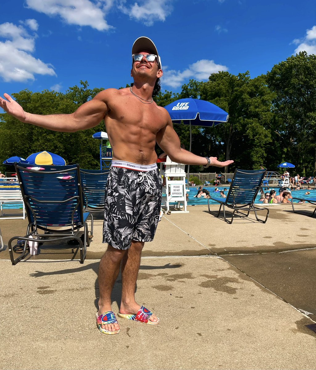 MKSART's tweet image. Why can’t everyday be a pool day 🏖️
#pool #summer #funday #SummerVibes #Fitcheck #abs #swimming