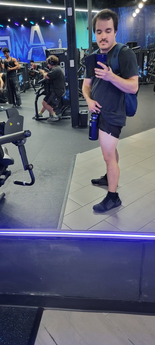 rulethegamers's tweet photo. @nerissa_en 23 inch quads and hamstrings, 13 inch calves. Aqua backpack for the gym 💪 https://t.co/plFtOAG8X2