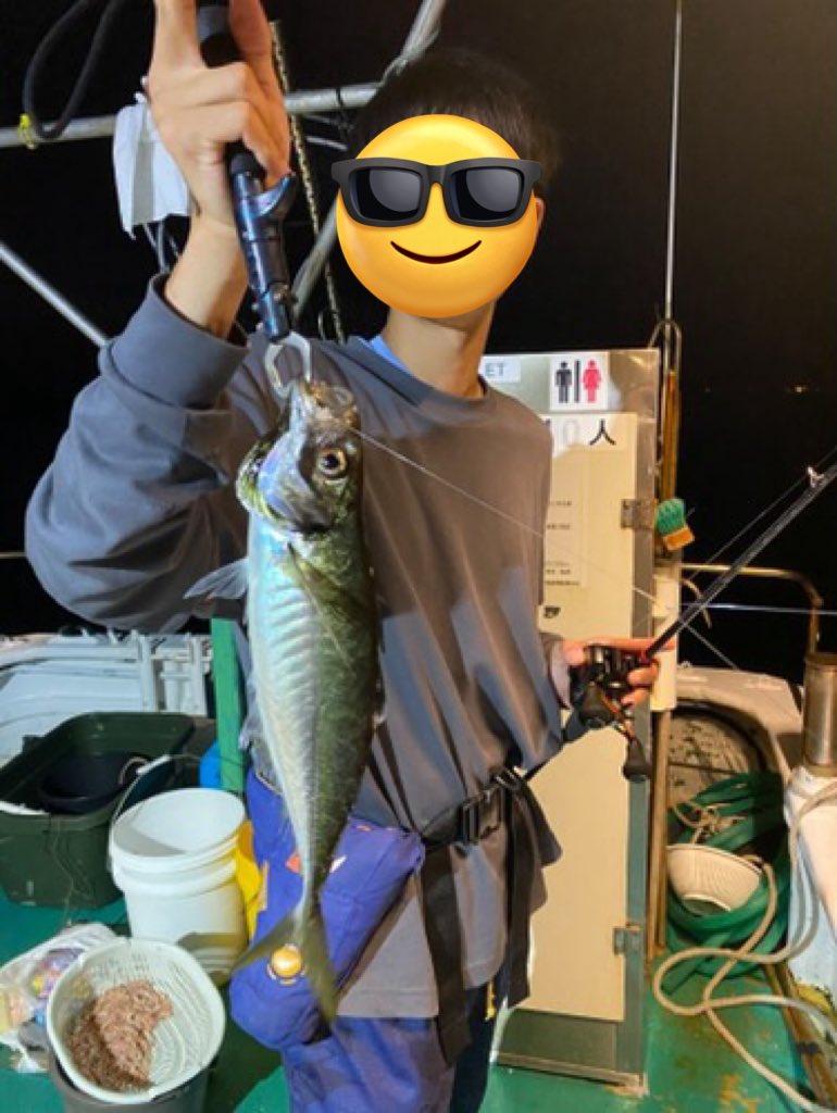 linebreakMie's tweet photo. バチコン初体験の5人も全員安打！
尺アジと尺イサキ頭にキープサイズだけで30匹以上釣れました！

志摩のカチカチ丸さんありがとうございました！！！ https://t.co/OgmYACw7GX
