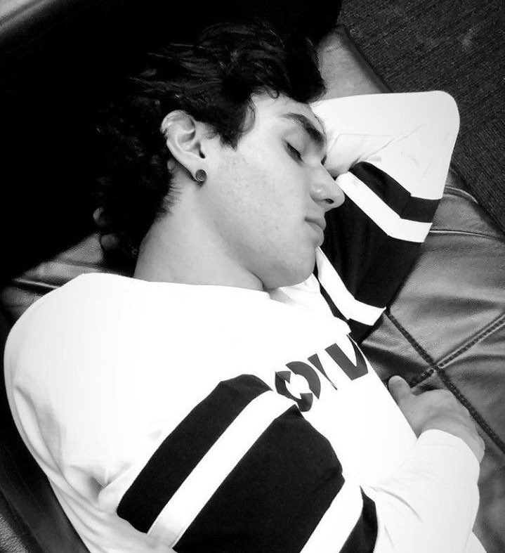 me voy a dormir, me despiertan el 2 de Julio pa andar en otro trip. ✌🏽