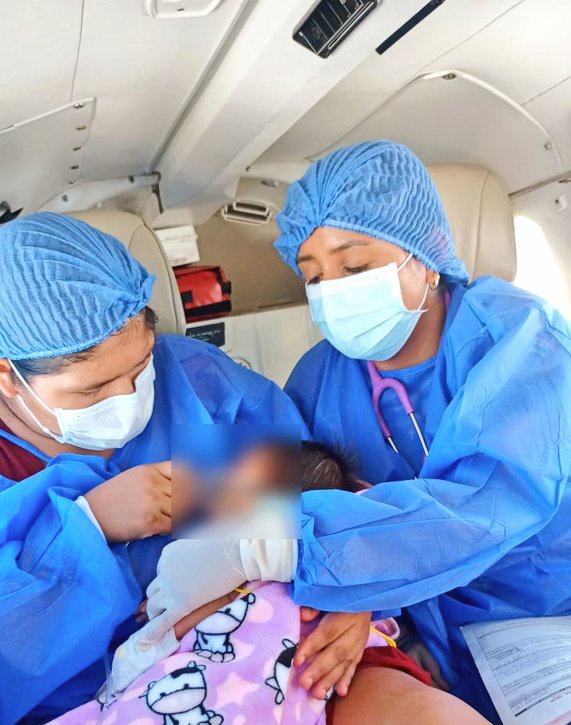 DPS_LosRios's tweet photo. #Galápagos | Realizamos el traslado sanitario aéreo 👩🏻‍⚕️🚨🛩️ oportuno de una paciente pediátrica, referida desde el Centro de Salud Puerto Villamil de la Isla Isabela hacia San Cristóbal, donde recibirá atención especializada en el 🏥 Hospital Oskar Jandl.

#ElNuevoEcuador https://t.co/tId6iDdRSN