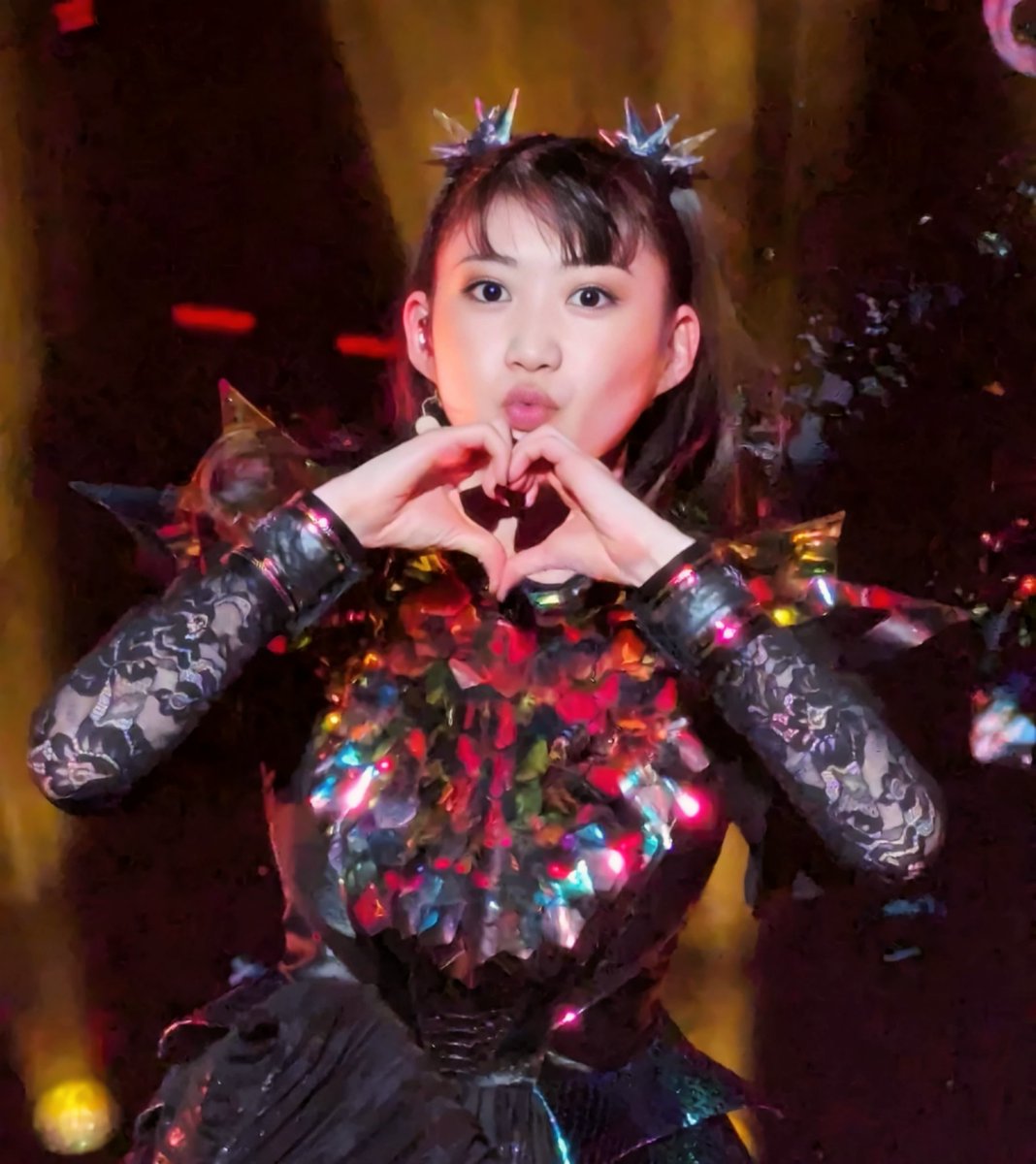 Take my heart ❤️💕💕💞💞🧡🍑🍑🧡💖

Posteando una imagen de Momito 🍑 hasta que me muera.

Día: 279

#MOMOMETAL
#BABYMETAL