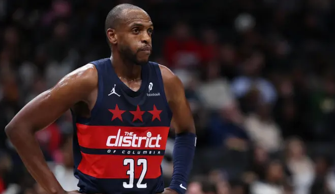duplo_trip72593's tweet photo. De acordo com(@ShamsCharania ), o 3x All Star Khris Middleton irá exercer sua player option de U$ 33.3 milhões e irá seguir nos Wizards na temporada de 2025-26.
#NBA #NBANews #NBAUpdate https://t.co/WSn88NQArd