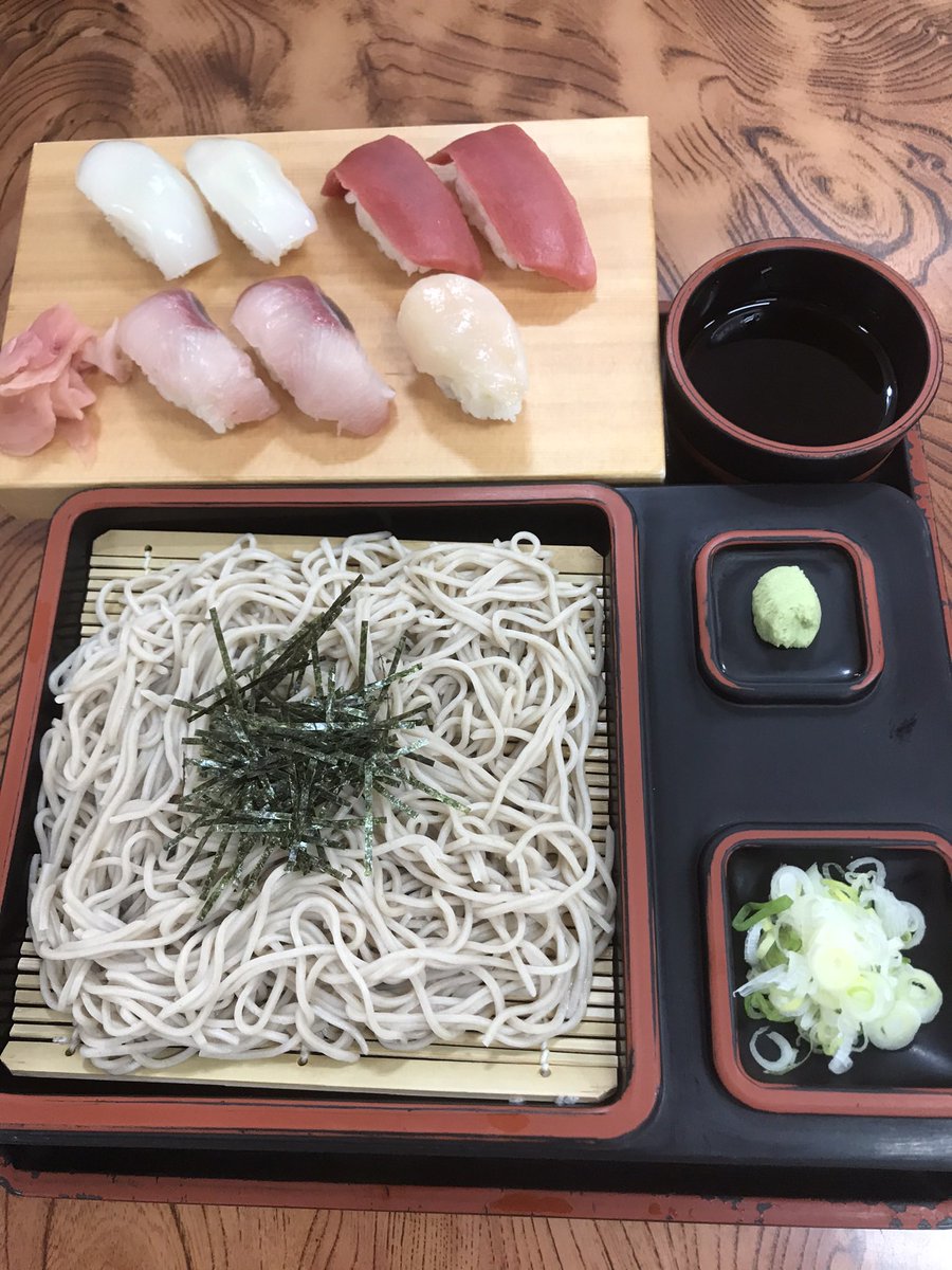 本日のサービス品は、ザルそば(中華・うどん)と寿司のセット(1180円→1010円)です！
 #ランチ  #日替わり定食  #八戸  #八食センター  #勢登鮨  #ザルそば  #寿司  #鮨