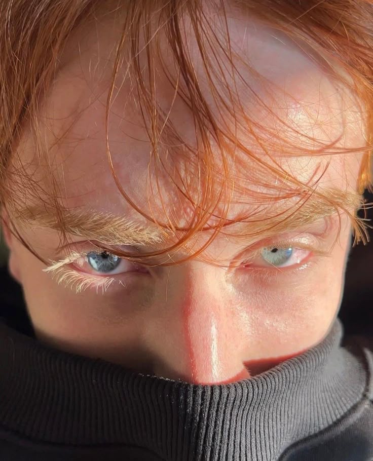 <a href="/clelialino1/">clelia lino</a> Sto in attesa a guardare
 laggiù quando scoppiano
 i fiori tra le foglie.

Leonardo Sinisgalli