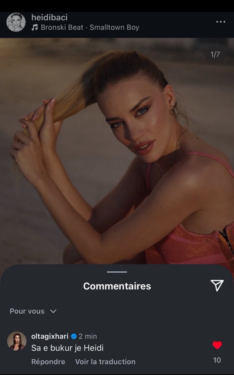 2 kinget. Njera pozon, tjetra komenton.