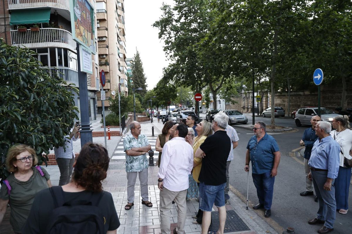 marifrangr's tweet photo. Hoy comienzan las fiestas del #DistritoGenil, que tendrán una programación cultural muy completa con los conciertos de Las Noches de Quinta Alegre y con las carocas de la Avenida de Cervantes, llevando la tradición del centro de la ciudad también a los barrios

Invito a todos los granadinos a disfrutar de estas fiestas que dan comienzo hoy con la hoguera de San Juan

#Granada2031🗝️🇪🇺