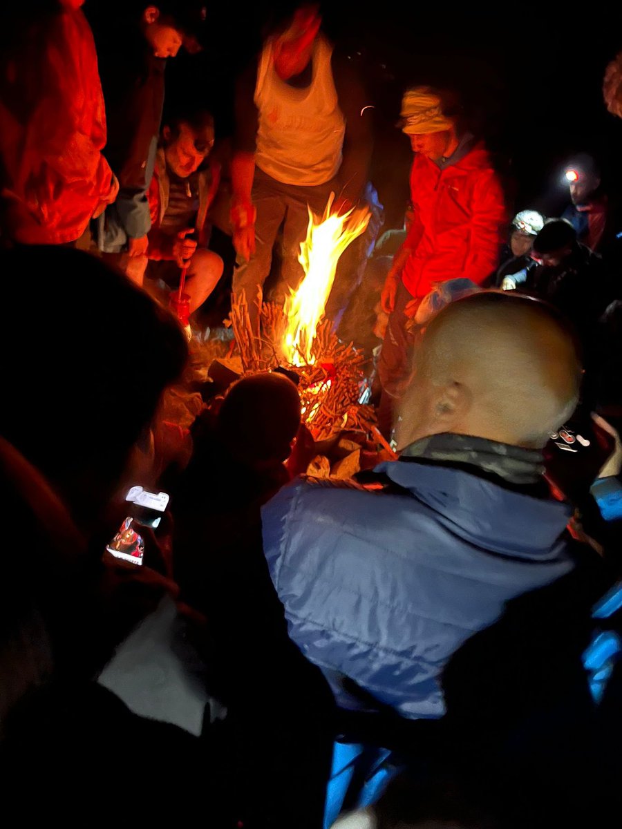 Les fogueres 🔥 de Sant Joan ja cremen arreu dels Països Catalans. 

Bona revetlla i gràcies a tothom que manté encesa la flama. 

#sentlamuntanya #sommuntanya #catalunya