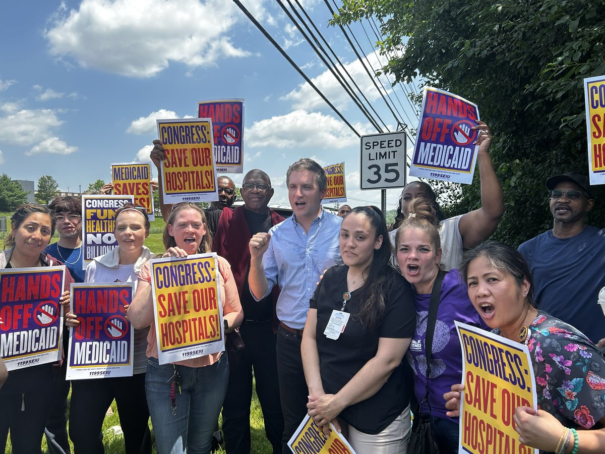 1199SEIU's tweet image. 1199 healthcare workers are outside hospitals across New York to demand: #NoMedicaidCuts! #SaveMedicaid! Congressmembers must make good on their promises to protect this critical program!