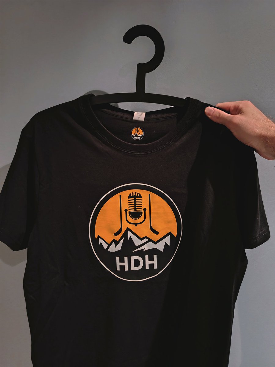 Estamos preparando un episodio especial para el cierre de temporada en un formato...¡diferente! ¡Os va a encantar!

Para celebrarlo ¡SORTEAMOS UNA CAMISETA HDH entre todos los seguidores que den like y retuiteen este post!

¡Gracias infinitas por estar siempre al pie del cañón!
