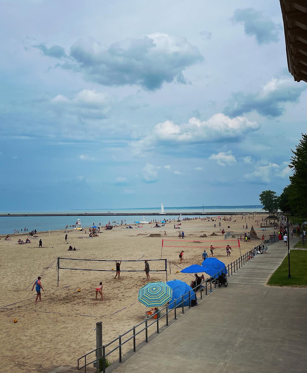 weareFLX's tweet photo. We got beaches, yes we do! We got beaches, how 'bout you? ☀️🌊
Western NY is full of hidden summer gems—what’s your go-to beach spot? ⛱️
📷: @peacesignbandit
#weareflx #flx #fingerlakes #fingerlakesny #iloveny #flxperience #exploreny #flxoutdoors #nylovessummer https://t.co/B6GIfViD03