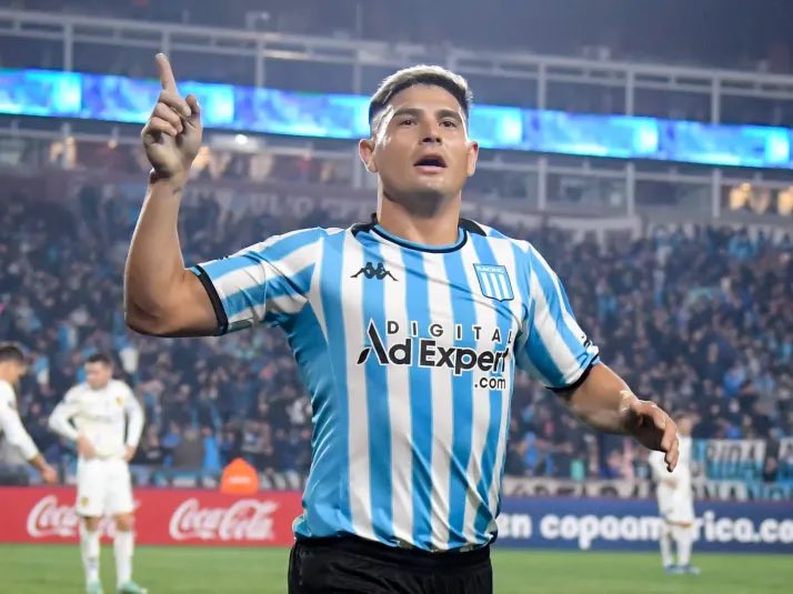 Montielmas10's tweet photo. Si todos estos pelotudos que quieren dirigir River por Twitter (y odian al club) están en contra de Salas, yo estoy en su barco, suban ahora eh, no los quiero leer después https://t.co/iT1ReoHbLx