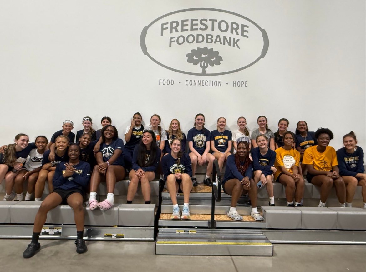Honesty Billups (@cbg_honesty) on Twitter photo We WIN together!
We LEARN together!!
We SERVE together!!!
We had a wonderful time as a program supporting the <a href="/FreestoreFB/">Freestore Foodbank</a>. Glad we did it as a TEAM <a href="/walnutathletics/">Walnut Hills Eagles</a> 🦅🏀<a href="/Coachlazar/">Adam Lazar</a> <a href="/CoachErinIs/">Erin Is</a>
#SursumAdSummum #RiseToTheHighest We WIN together!
We LEARN together!!
We SERVE together!!!
We had a wonderful time as a program supporting the <a href="/FreestoreFB/">Freestore Foodbank</a>. Glad we did it as a TEAM <a href="/walnutathletics/">Walnut Hills Eagles</a> 🦅🏀<a href="/Coachlazar/">Adam Lazar</a> <a href="/CoachErinIs/">Erin Is</a>
#SursumAdSummum #RiseToTheHighest