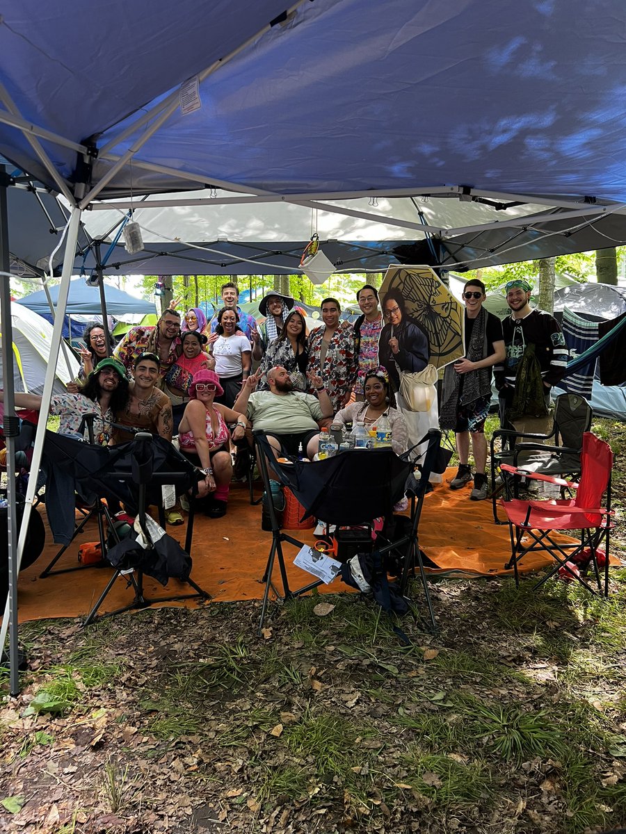 shainabradley's tweet photo. Surprising the Forest Fam & a Roo-demption all in one weekend was well worth it & much needed.💚⚡️🌲
#SeniorYearofForest #Year4 #ForestFam https://t.co/BzccVI80Gr