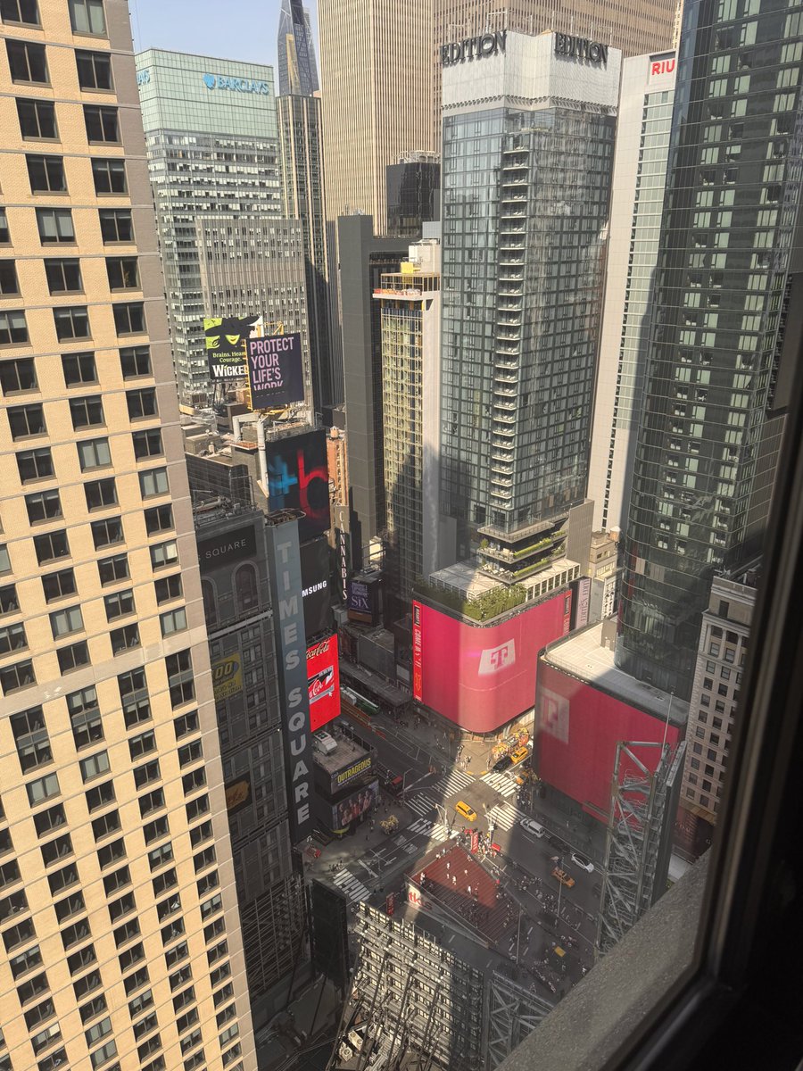 NYC we up in ya!! Great view ready for a great week!! <a href="/NFT_NYC/">NFT.NYC</a> 💪