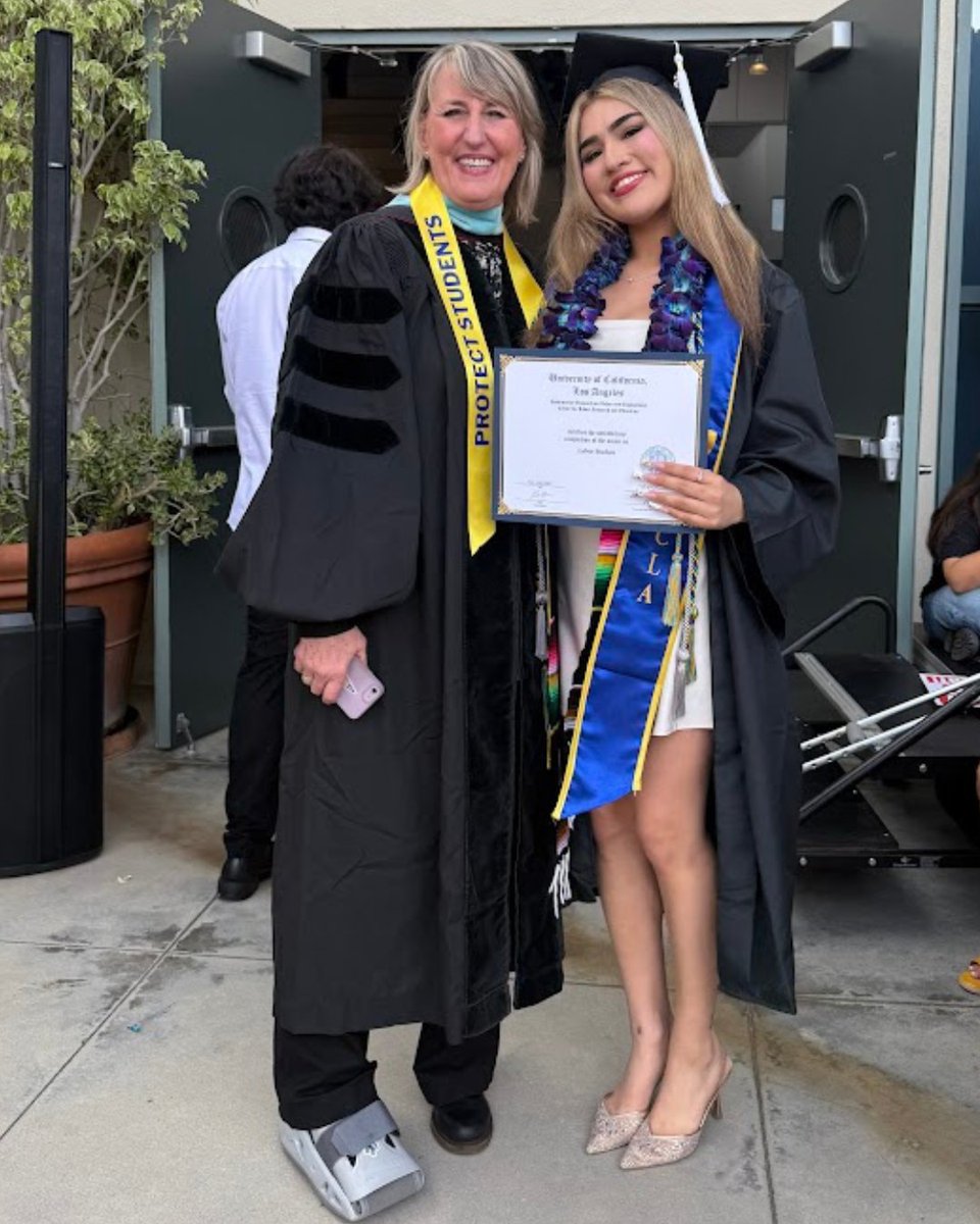 Building_Skills's tweet image. 🎓👏 Congratulations to Lisbeth Llamas, BSP’s Community Advancement Program Specialist, on her graduation from UCLA!

We’re so proud to see her walk the stage, joined by BSP Board Chair Janna Shadduck-Hernández and Board Member Victor Narro.

#bsp_ca